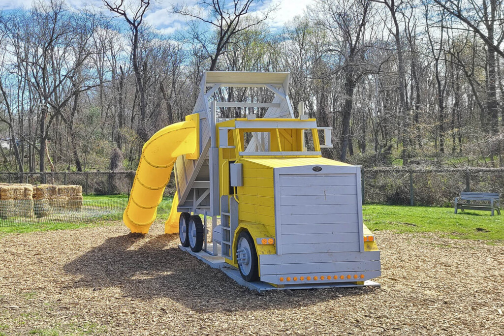 Model 1700 Dump Truck Specialty Playset [Base Unit]